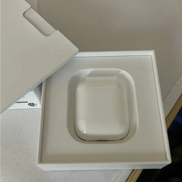 Apple AirPods 2nd Generation with Charging Case - White